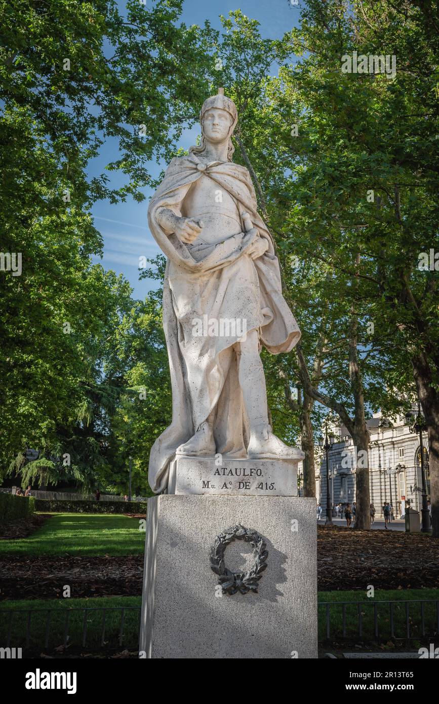 Statue des visigotischen Königs Athaulf (Ataulfo) am Plaza de Oriente - Madrid, Spanien Stockfoto