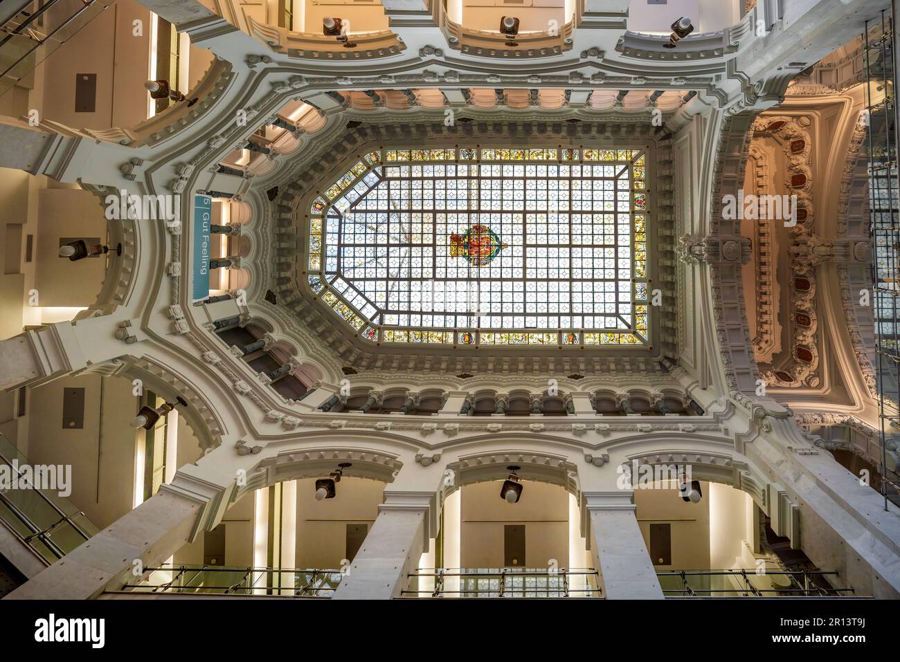 Decke im Innern des Cibeles Palace - Madrid, Spanien Stockfoto