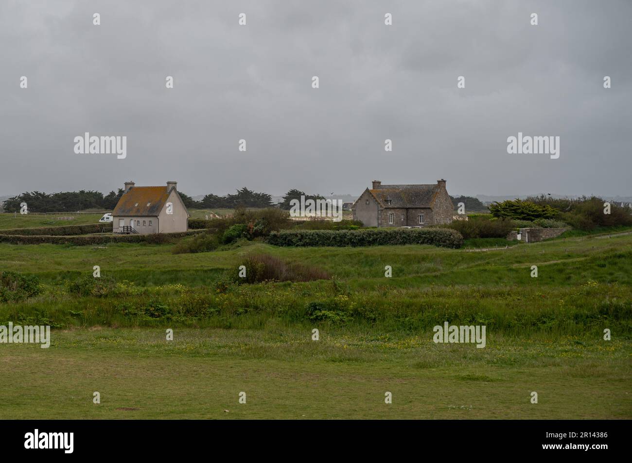 Häuser im bretonischen Dorf Meneham an der bretonischen Küste Stockfoto