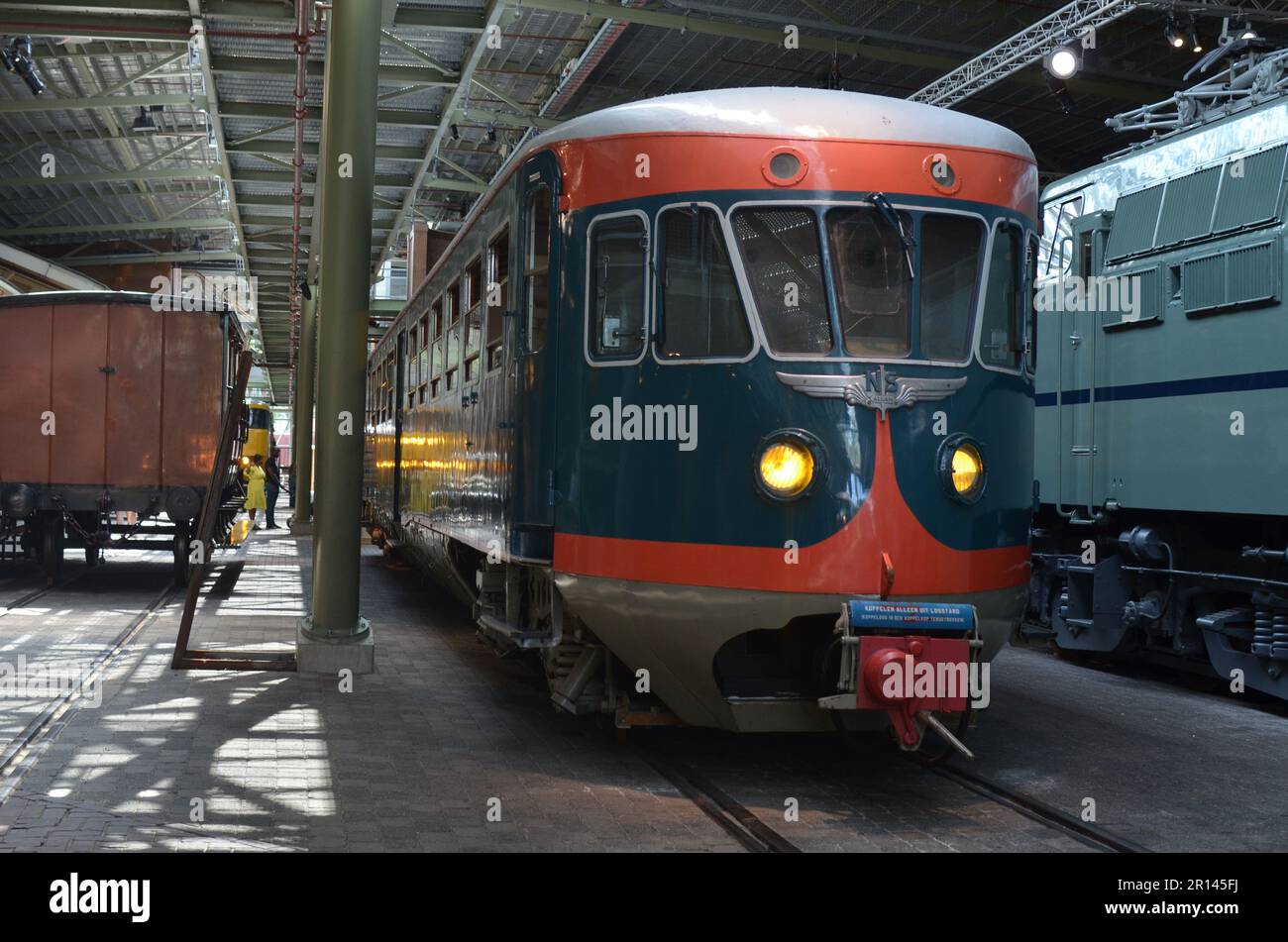 Utrecht, Niederlande - 23. Juli 2022: Alter Dieselzug im Spoorwegmuseum Stockfoto