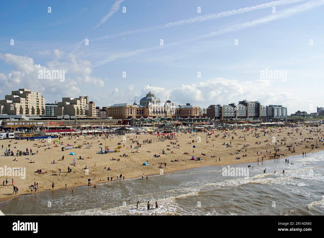 Den Haag, Niederlande - 24. August 2021: Sonnige Strandfreunde Stockfoto