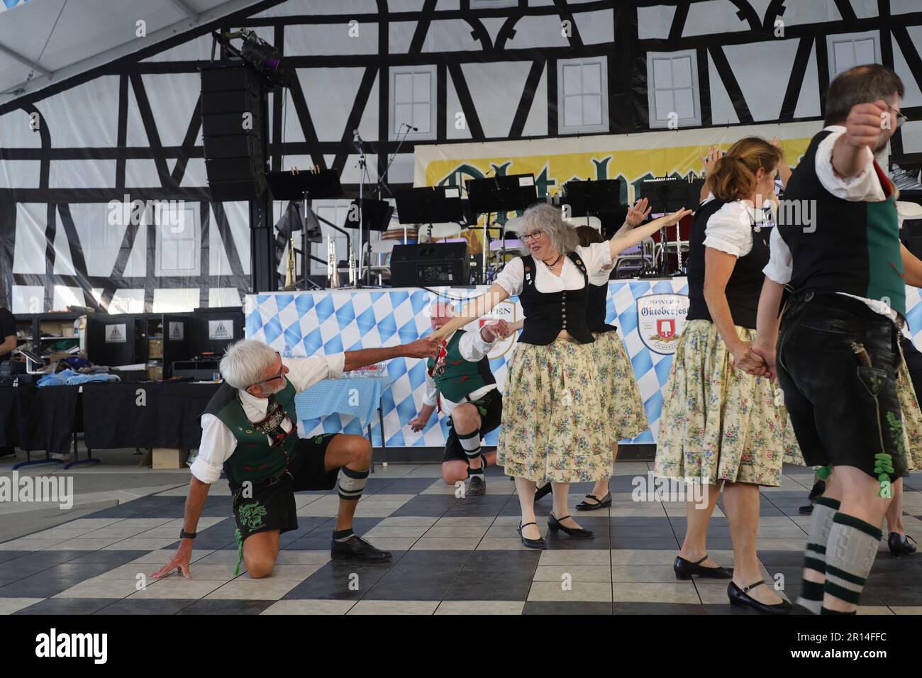 9-21-2022: Redwood City, Kalifornien: Oktoberfest Redwood City California, bayerischer Tanz Stockfoto