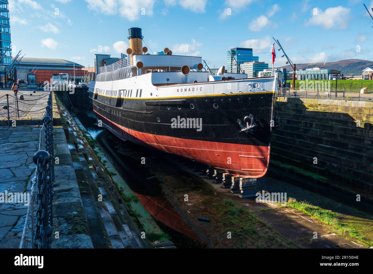 SS Nomadic, ein ehemaliges Ausschreibungsverfahren der 1911 ins Leben gerufenen White Star Line im historischen Hamilton Dock im Titanic Quarter, Belfast, Nordirland, Vereinigtes Königreich Stockfoto