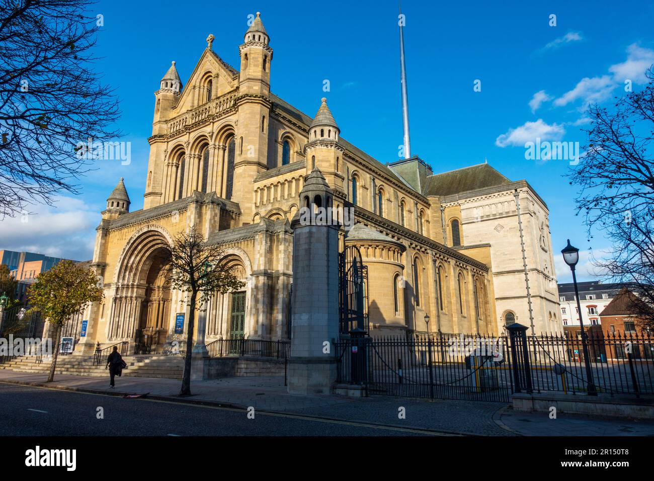 St Anne's Cathedral, auch bekannt als Belfast Cathedral, befindet sich in der Donegall Street im Cathedral Quarter, Belfast, Nordirland, Großbritannien Stockfoto