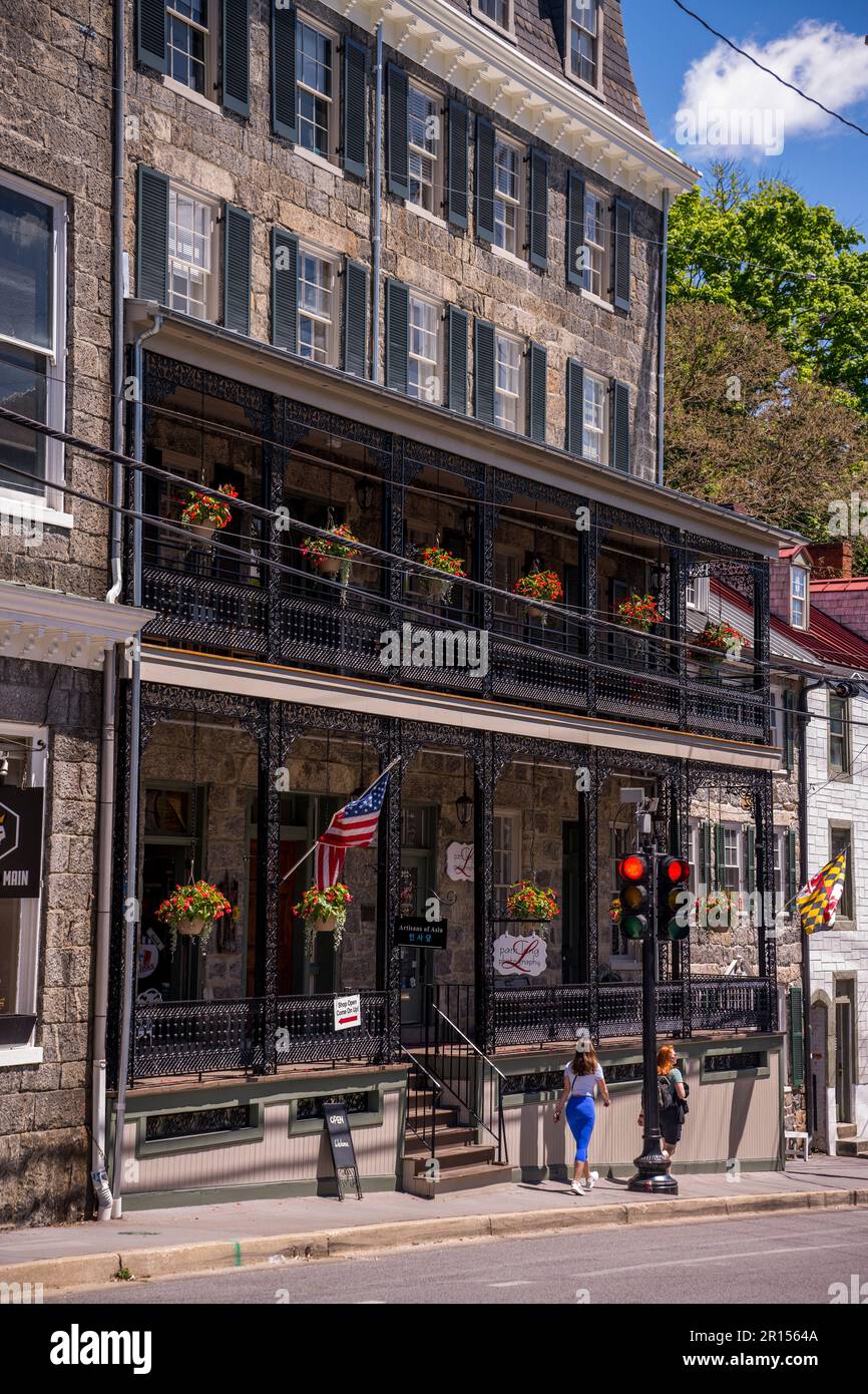 Häuser an der Main Street in Ellicott City, einer historischen Stadt in Howard County, Maryland, Vereinigte Staaten von Amerika. Stockfoto