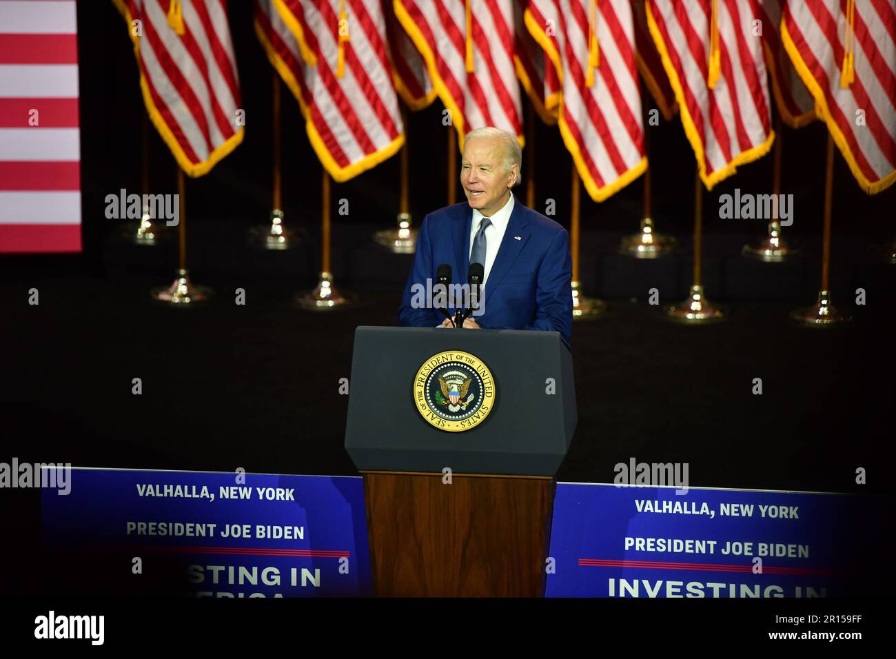 (230511) -- WALHALLA (USA), 11. Mai 2023 (Xinhua) -- USA Präsident Joe Biden spricht am 10. Mai 2023 am SUNY Westchester Community College in Valhalla, New York, USA. Biden hat bereits im Juni 1 vor den schrecklichen Folgen eines möglichen Zahlungsausfalls der US-Regierung auf ihre Schuldenverpflichtung gewarnt. Am Mittwoch am SUNY Westchester Community College in New York sagte Biden, dass die US-Wirtschaft in die Rezession stürzen würde, wobei 8 Millionen Amerikaner ihre Arbeitsplätze verlieren würden, und dass ihr internationaler Ruf im Falle eines Schuldenausfalls extrem geschädigt würde. (Foto: Mykyta Sta Stockfoto