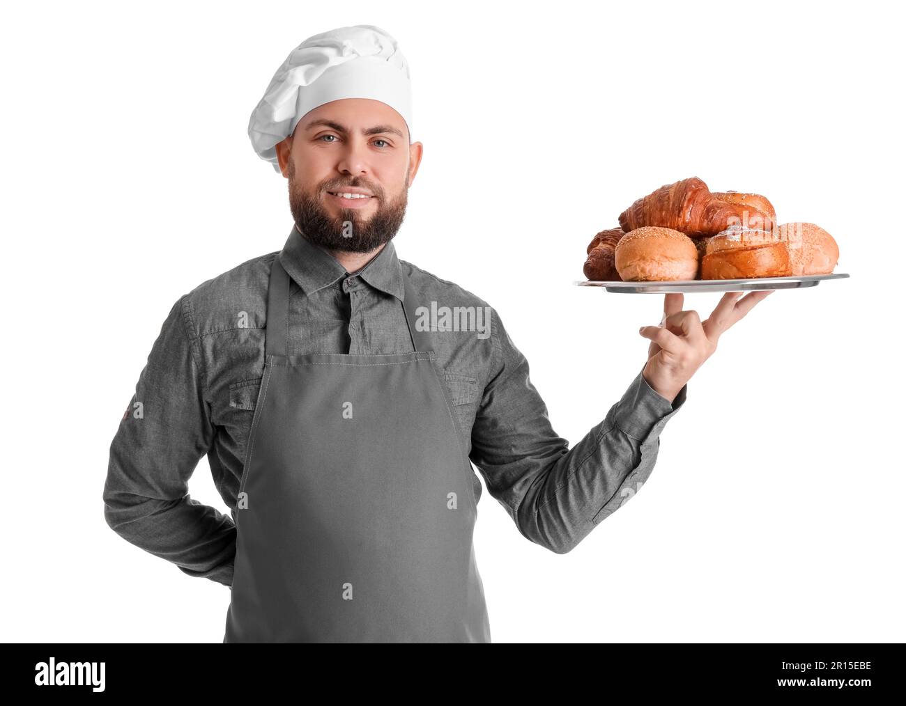 Männlicher Bäcker mit Backblech auf weißem Hintergrund Stockfoto