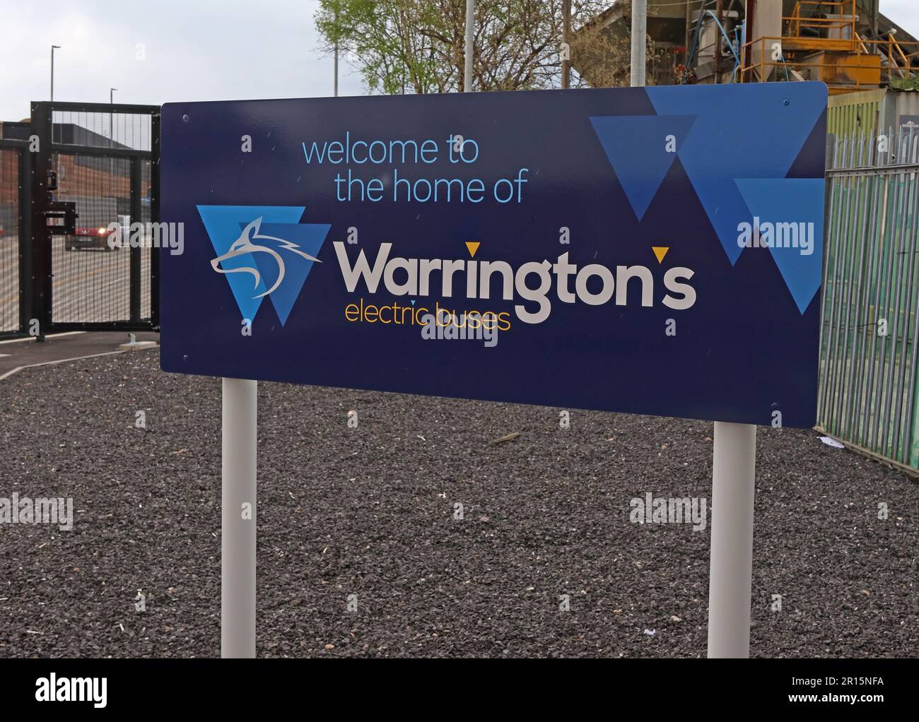 WBC Warringtons eigene Busse, neues Depot in Dallam Lane, Warrington, Cheshire, England, Großbritannien, WA2 7LT, nach der Überfahrt vom Wilderspool Causeway Stockfoto