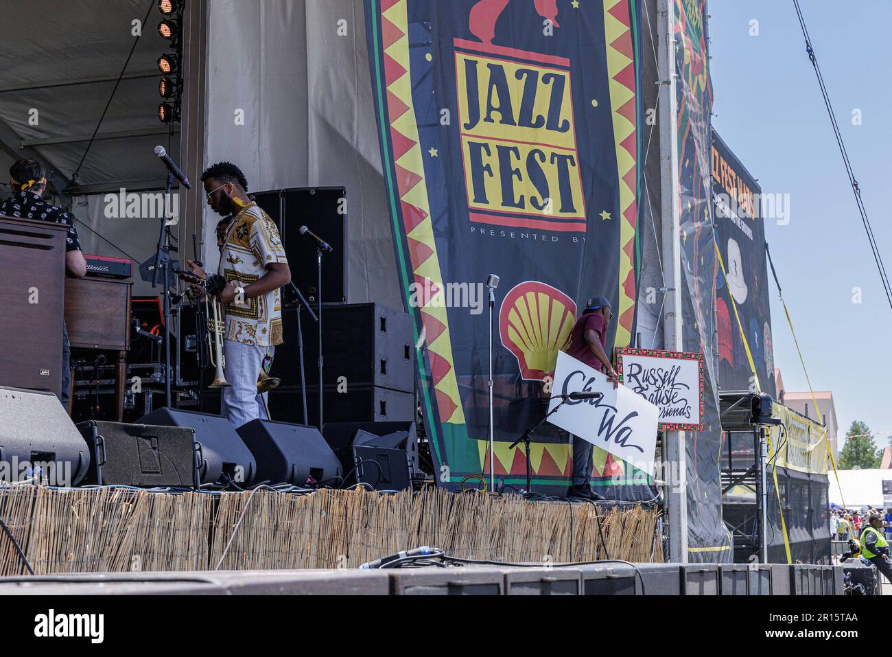 Neu Oder Neu, Usa. 30. April 2023. Beim New Orleans Jazz & Heritage Festival 2023 Wurde Die Congo Square Stage Von Technikern Errichtet. (Foto: Penny Collins/NurPhoto) Guthaben: NurPhoto SRL/Alamy Live News Stockfoto