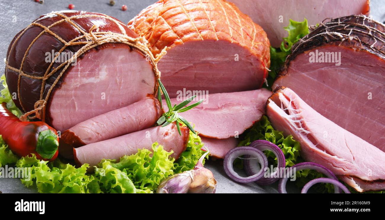 Zusammensetzung mit verschiedenen Fleischprodukten Stockfoto