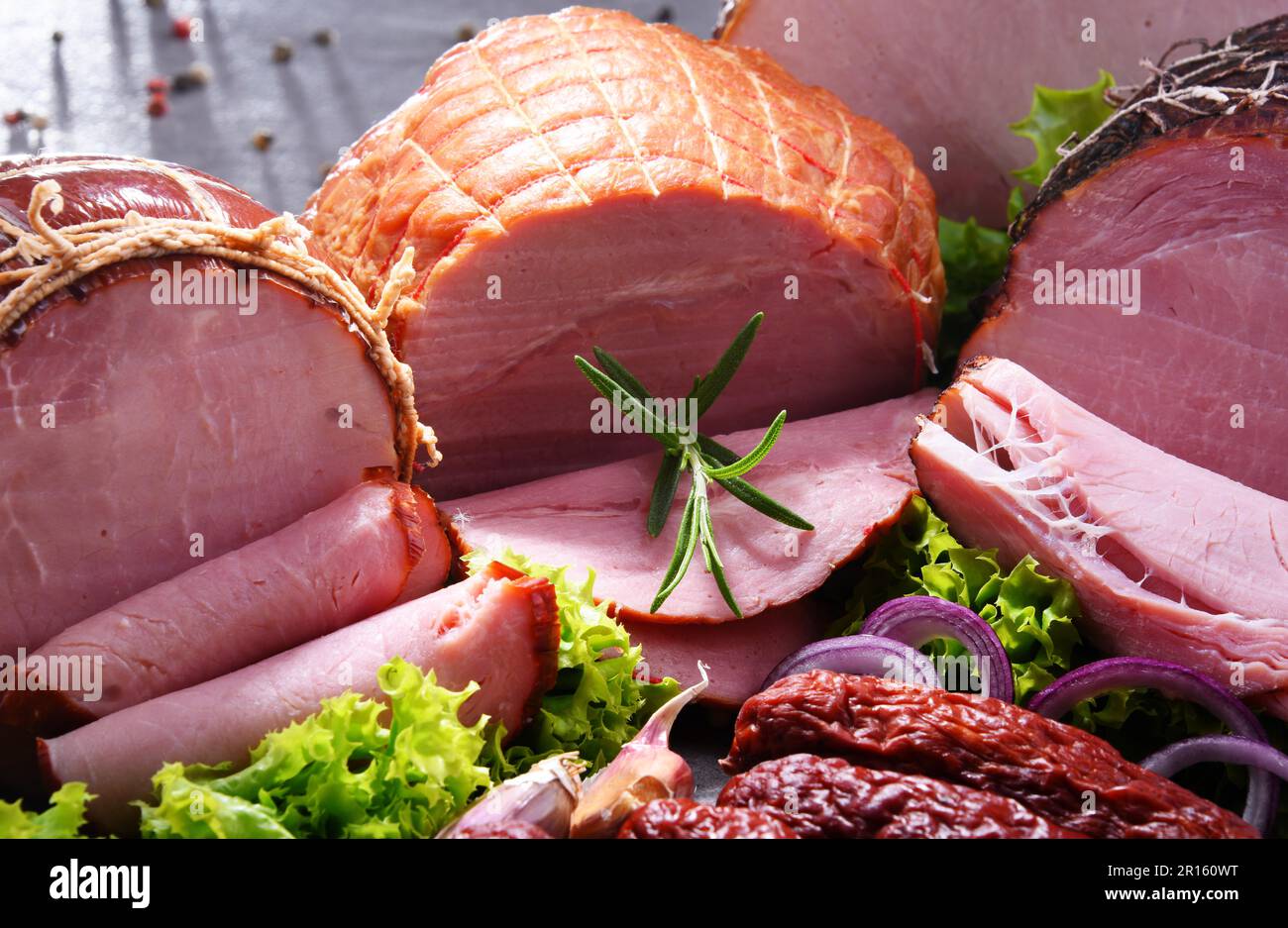 Zusammensetzung mit verschiedenen Fleischprodukten Stockfoto