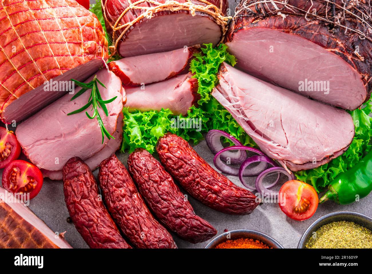 Zusammensetzung mit verschiedenen Fleischprodukten Stockfoto