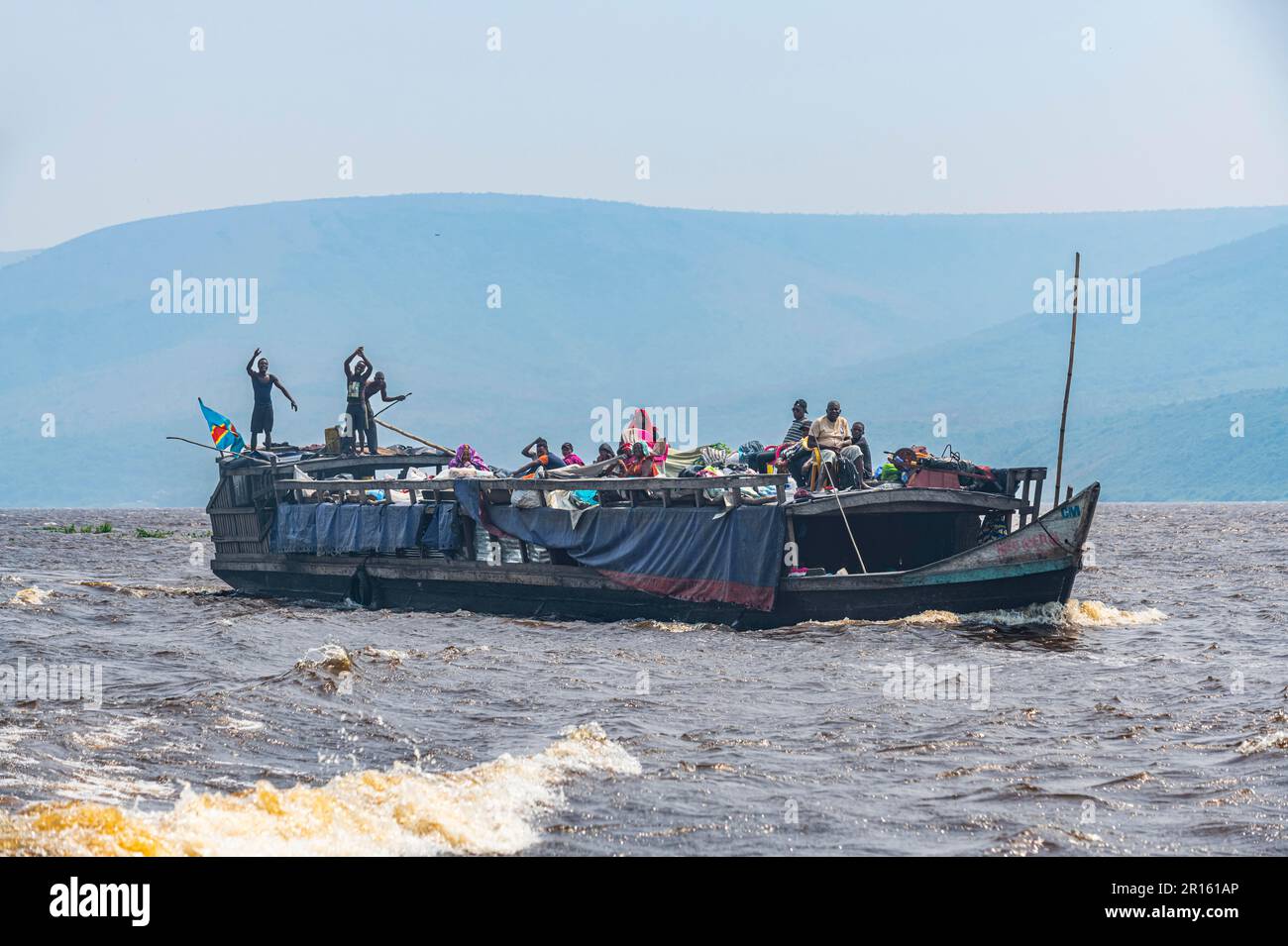 Flussschiff auf dem Kongo, DR Kongo Stockfoto
