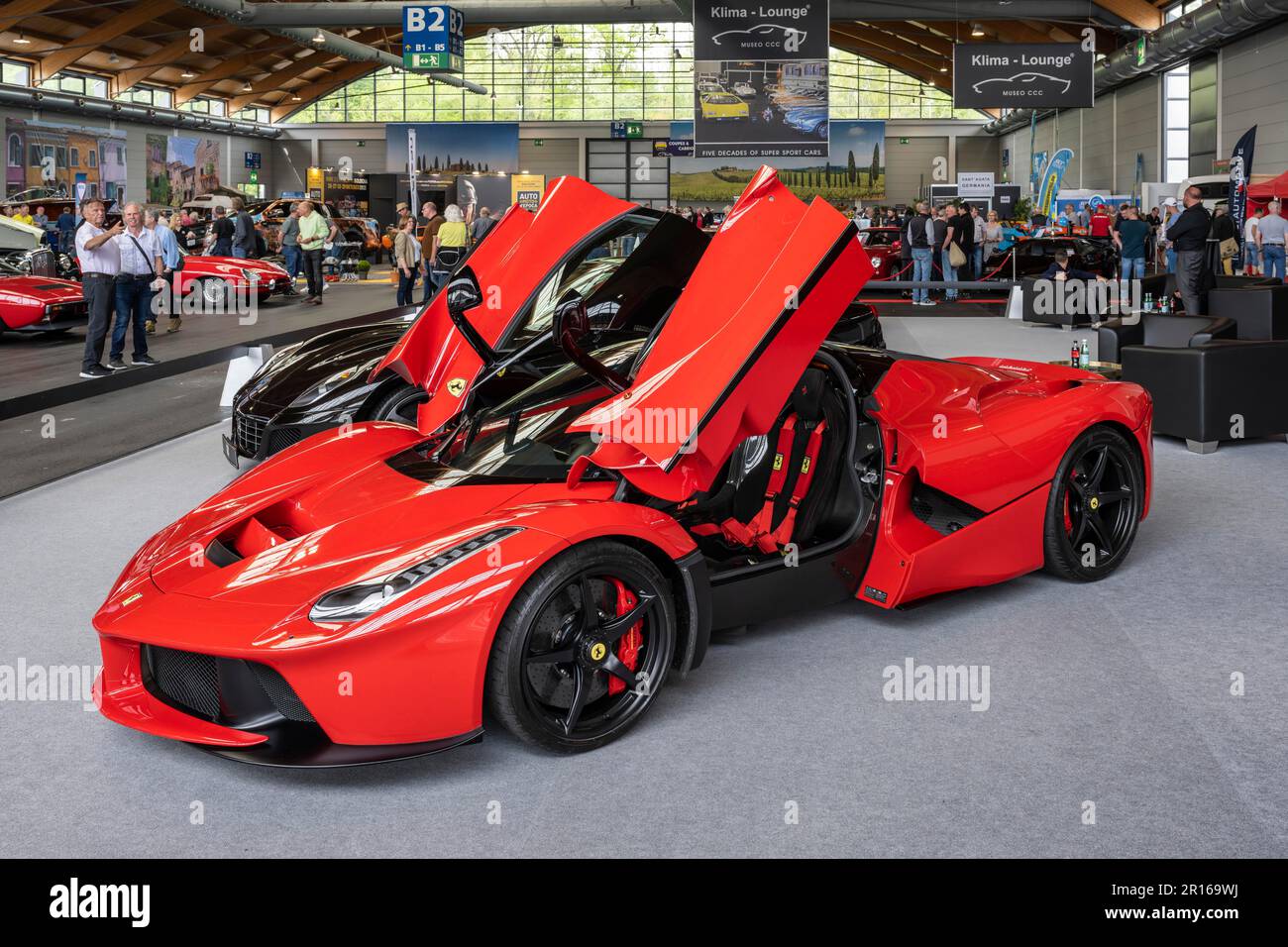 Supersportwagen La Ferrari mit Hybridantrieb, gebaut 2013-2018, Klassikwelt Bodensee 2023, Friedrichshafen, Bodenseekreis, Baden-Württemberg, Deutschland Stockfoto