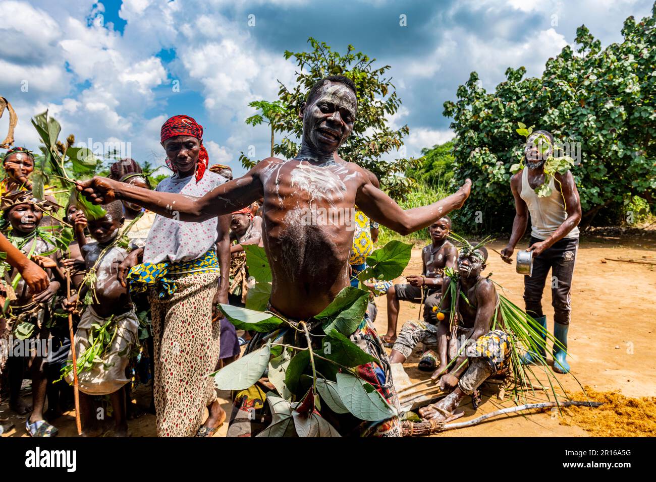 Zwergmann tanzt, Kisangani, Kongo Stockfoto