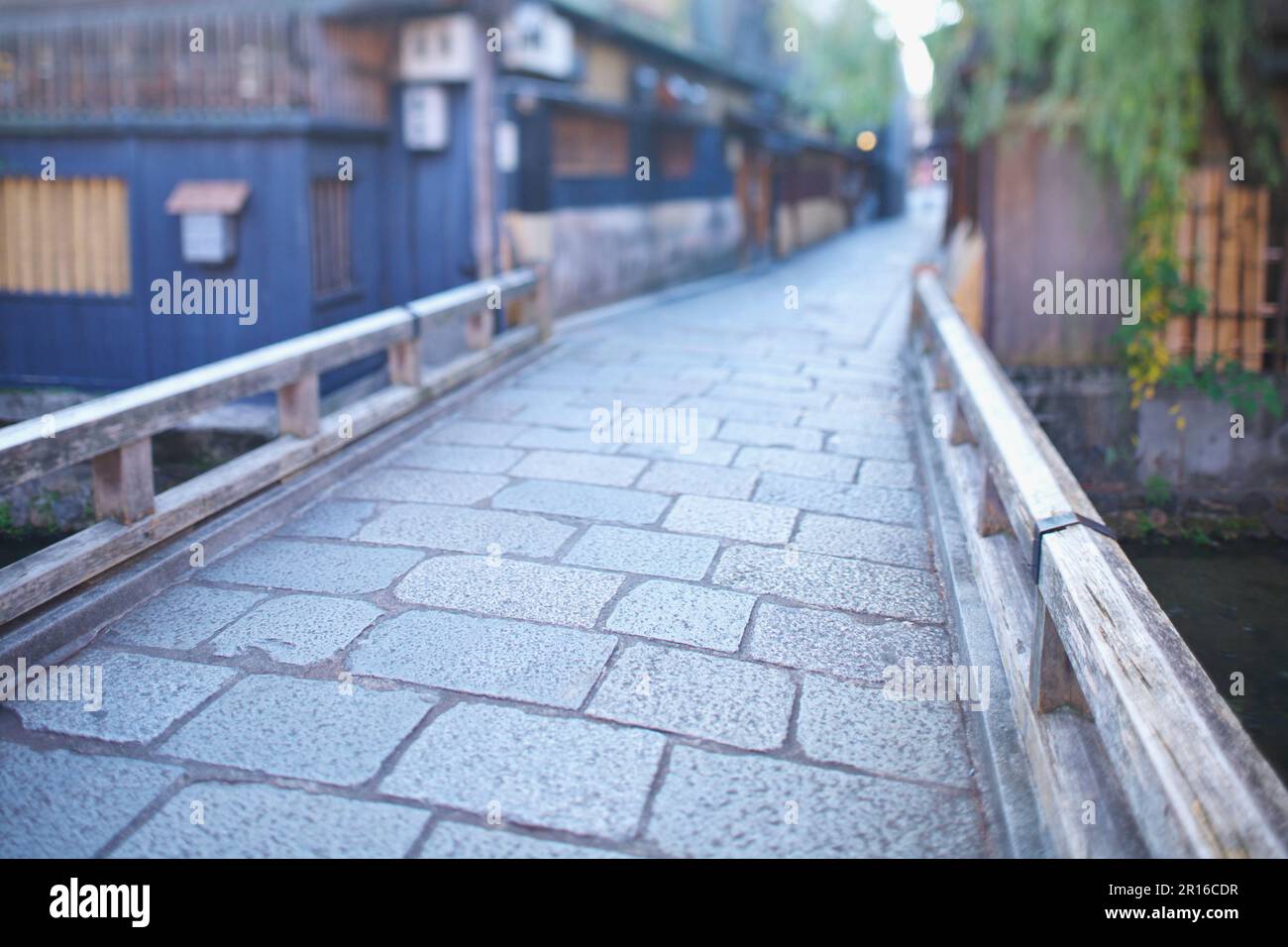 Tatsumi-Brücke und gepflasterten Straßen und Straßen von Kyoto Gion Shirakawa Stockfoto