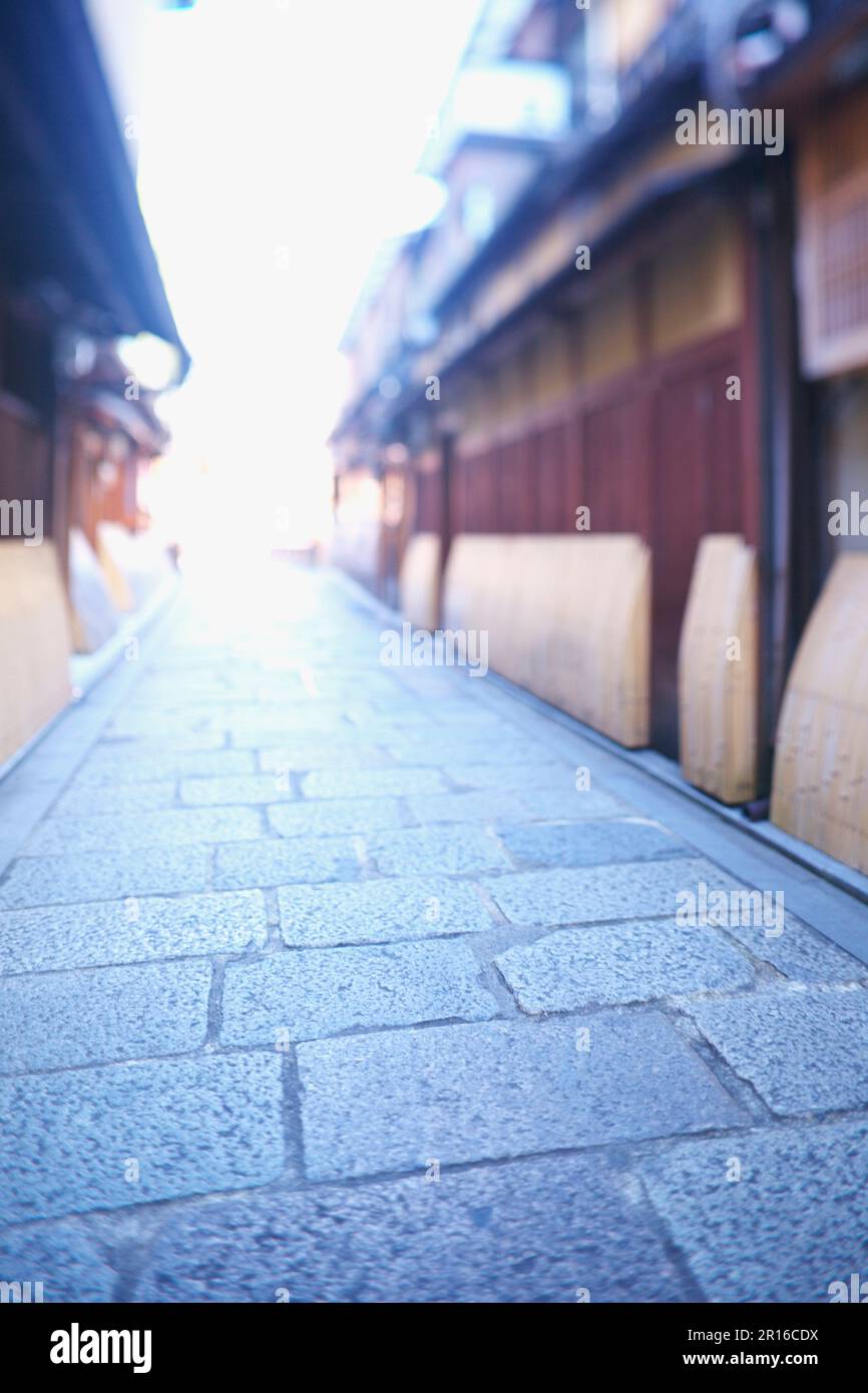 Kopfsteingepflasterte Gassen und Straßen von Kyoto Gion Shirakawa Stockfoto