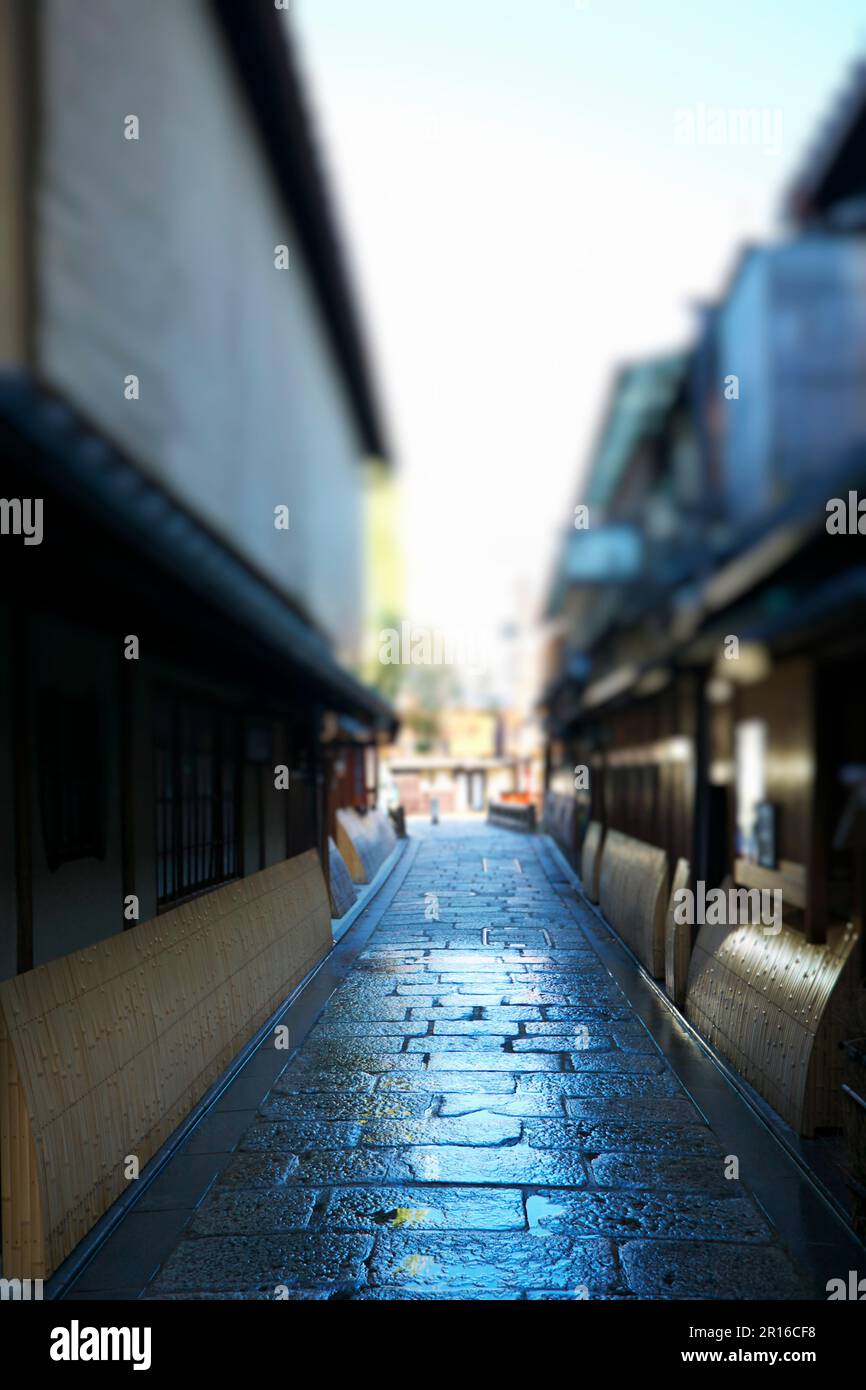 Kopfsteingepflasterte Gassen und Straßen von Kyoto Gion Shirakawa Stockfoto