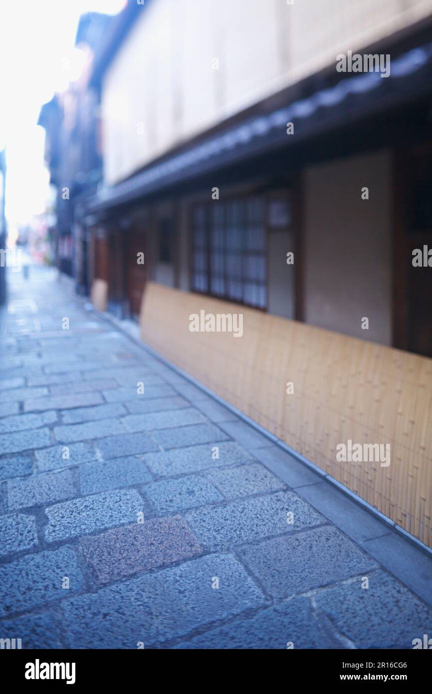Kopfsteingepflasterte Gassen und Straßen von Kyoto Gion Shirakawa Stockfoto