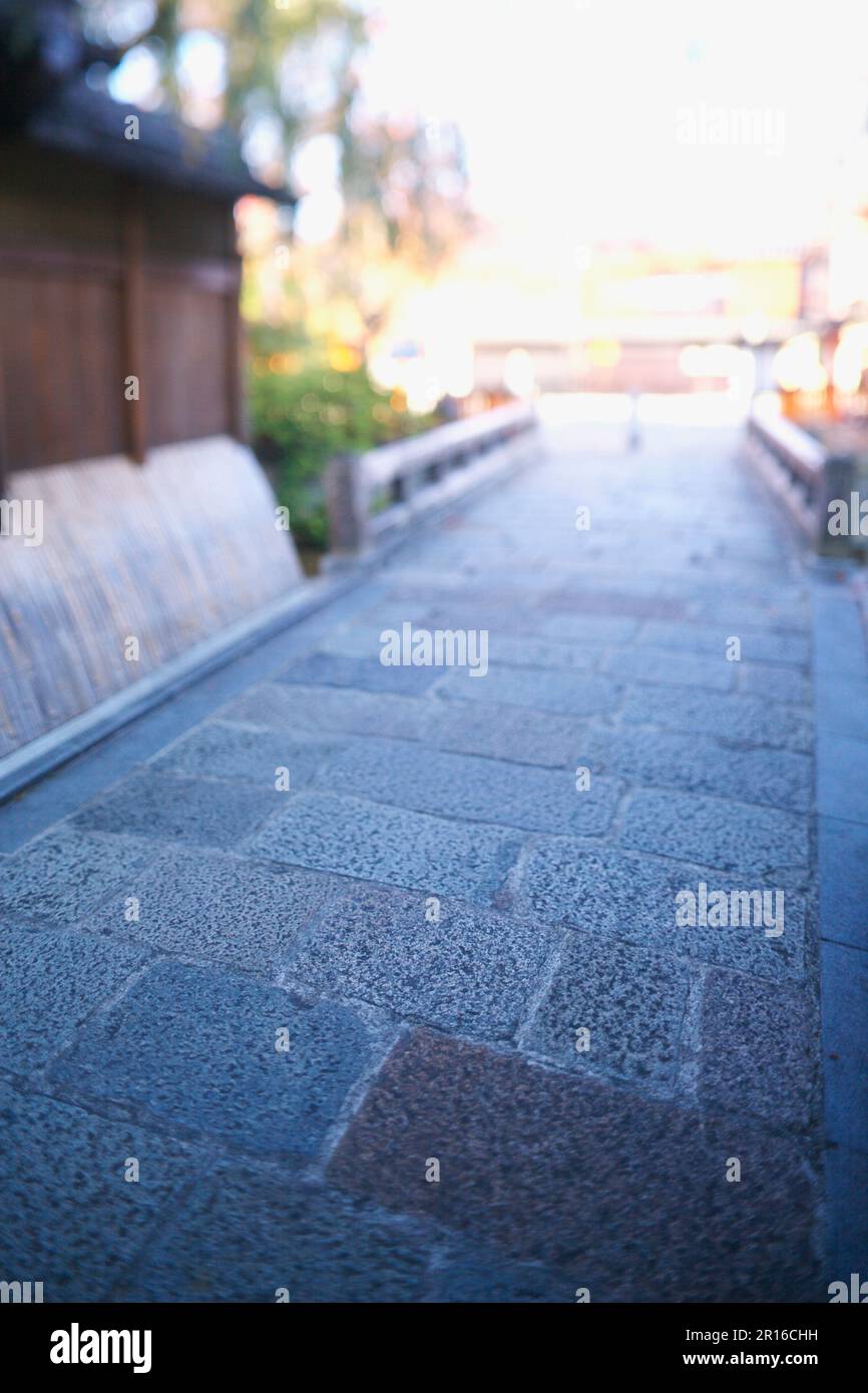 Kopfsteingepflasterte Gassen und Straßen von Kyoto Gion Shirakawa Stockfoto