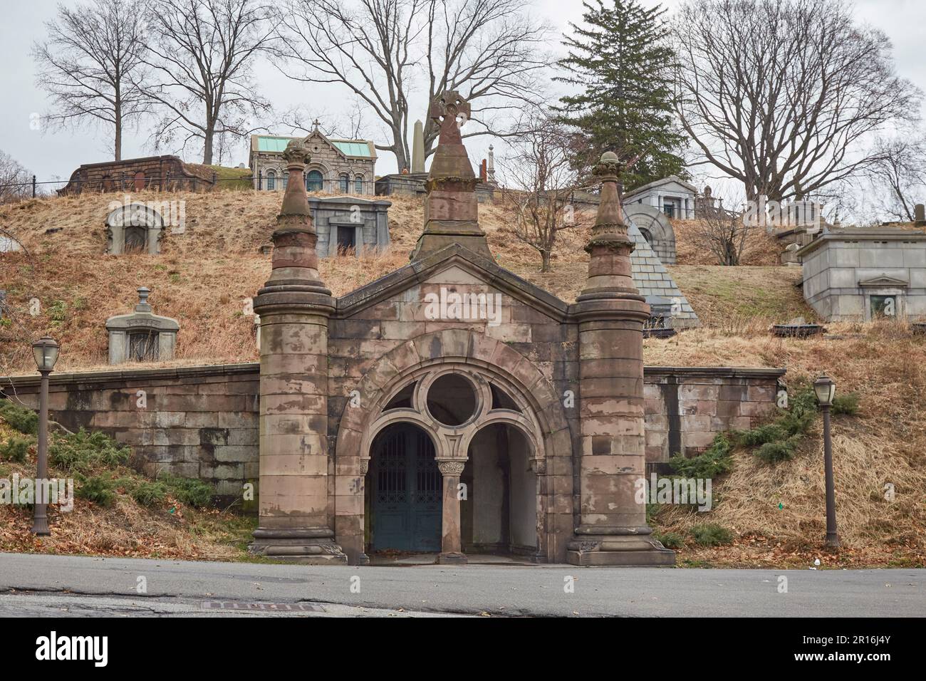 Der Green-Wood Cemetery ist nicht nur ein Friedhof für einflussreiche Persönlichkeiten, sondern diente einst als die prominente Grünfläche von New York City Stockfoto