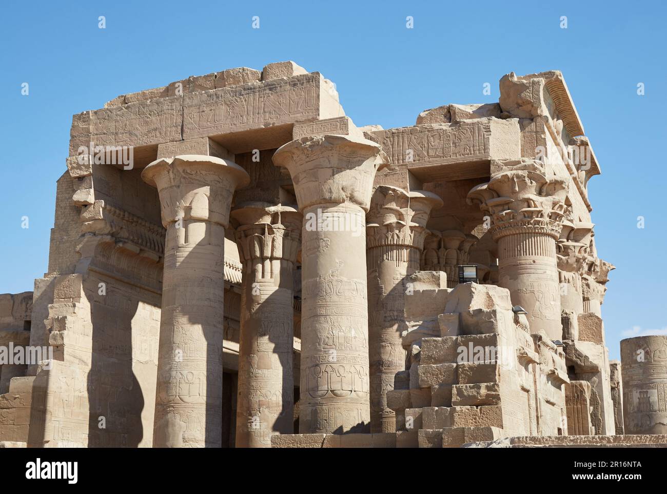 Kom Ombo datiert auf die ptolemäische Ära und widmete sich Sobek und Horus dem Ältesten Stockfoto