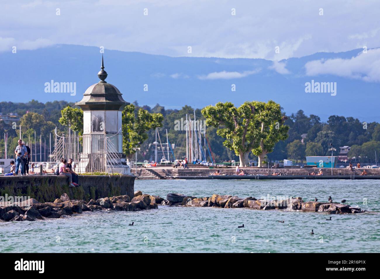 Genf, Schweiz - Juni 11 2018: Leuchtturm am Pier von Eaux-Vives. Stockfoto
