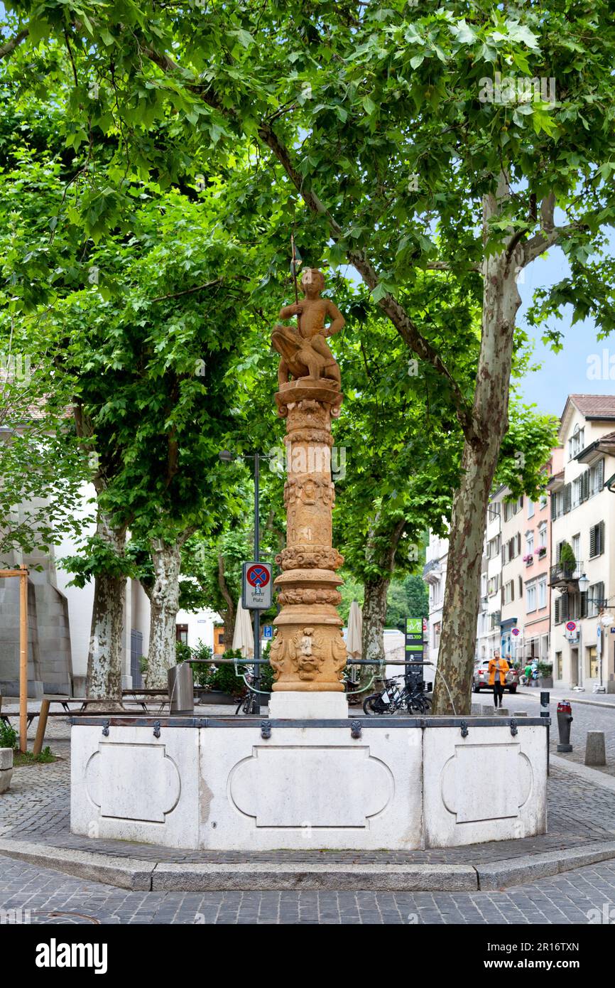 Zürich, Schweiz - Juni 13 2018: Der Froschauerbrunnen (Englisch: Froschauerbrunnen), benannt nach dem Drucker Christoph Froschauer. Stockfoto