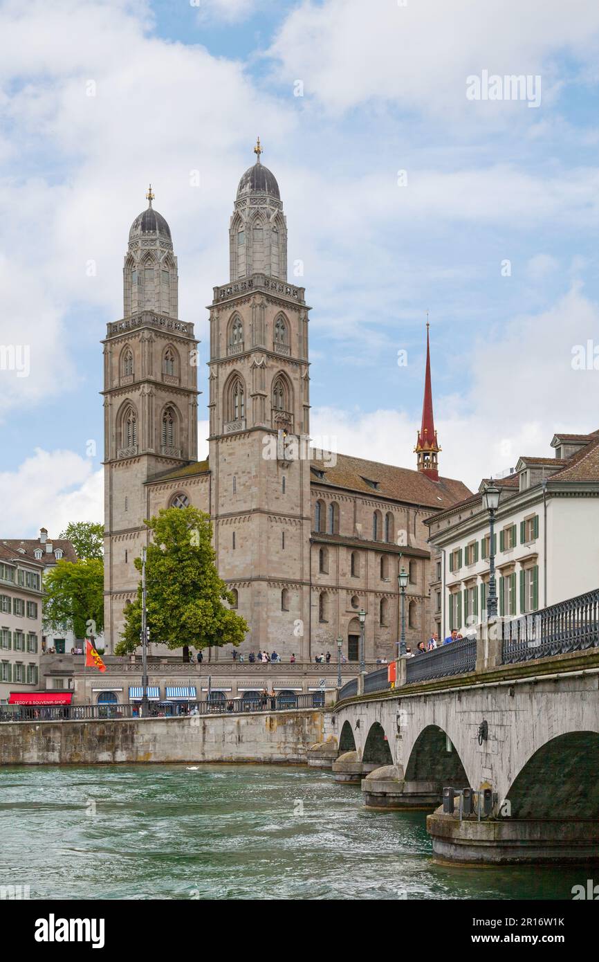 Zürich, Schweiz - Juni 12 2018 : der Grossmünster ist eine protestantische Kirche im romanischen Stil. Stockfoto