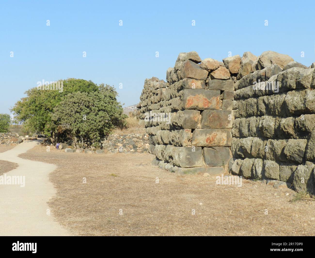 Griechenland, Insel Nisyros: Mauer der Akropolis in der Nähe von Mandraki mit den präzise geschnittenen Ascheln (5. Jahrhundert v. Chr.). Stockfoto
