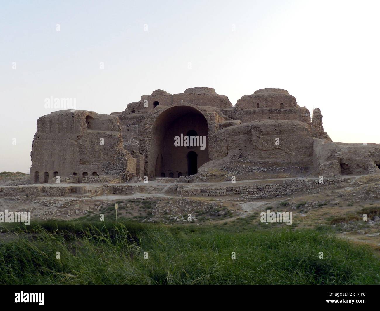 Iran, Firuz Abad: Dezh-e Ardashir Papakan (Palast von Ardashir Papakan) wurde 224 v. Chr. unter König Ardashir I in der Sassanischen Ära erbaut. Es hat drei D. Stockfoto