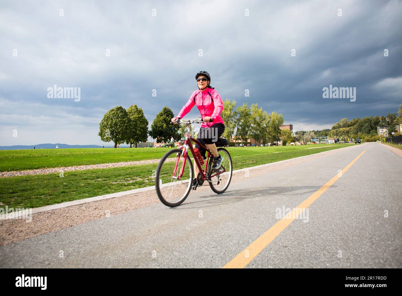 Radfahrer im Burlington Waterfront Park Stockfoto