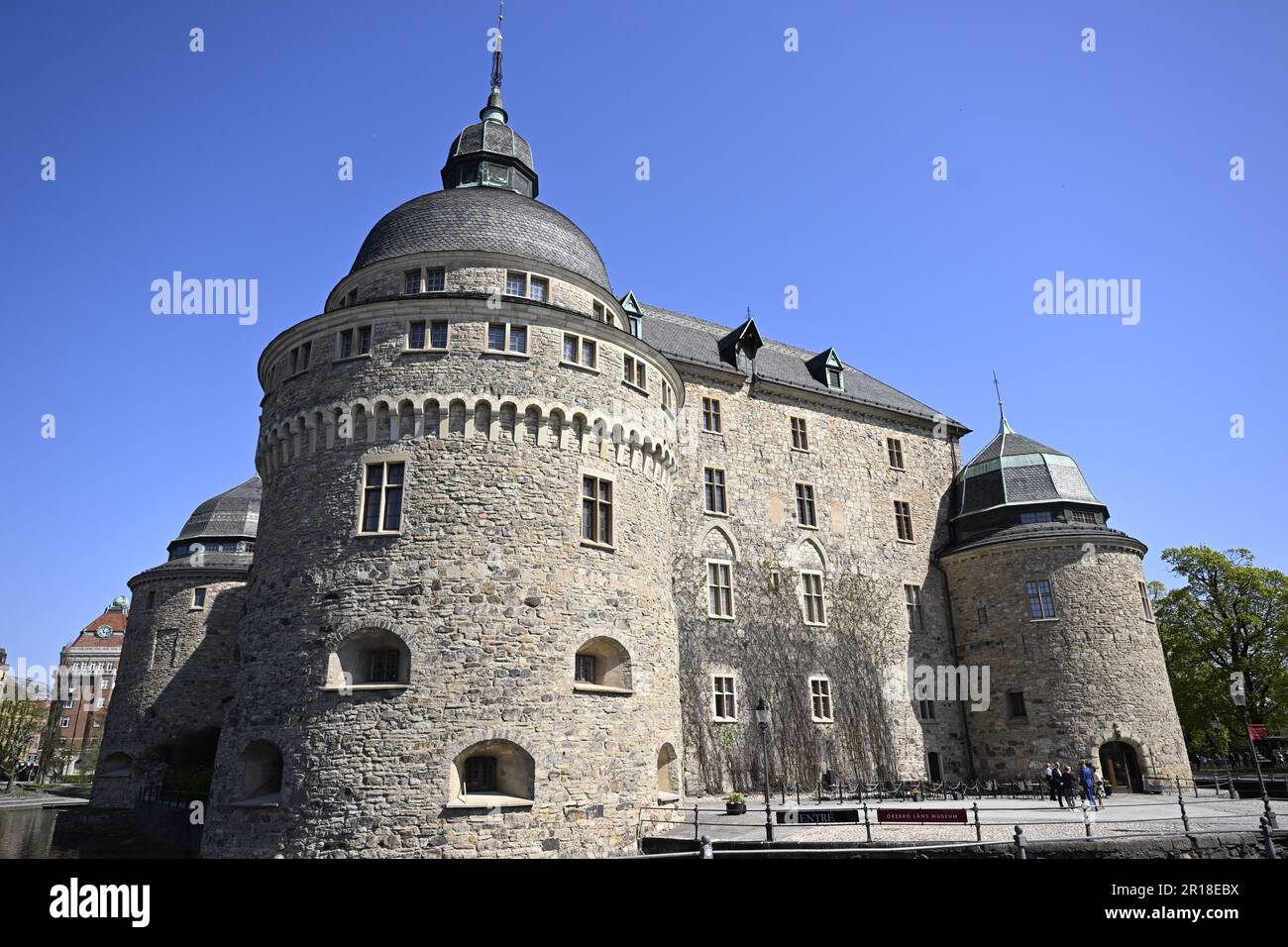 ÖREBRO 20230512 das königliche Paar besucht das Schloss Örebro während seines Besuchs im Örebro County. Im Laufe des Jahres reist das königliche Paar in 21 Grafschaften weiter Stockfoto