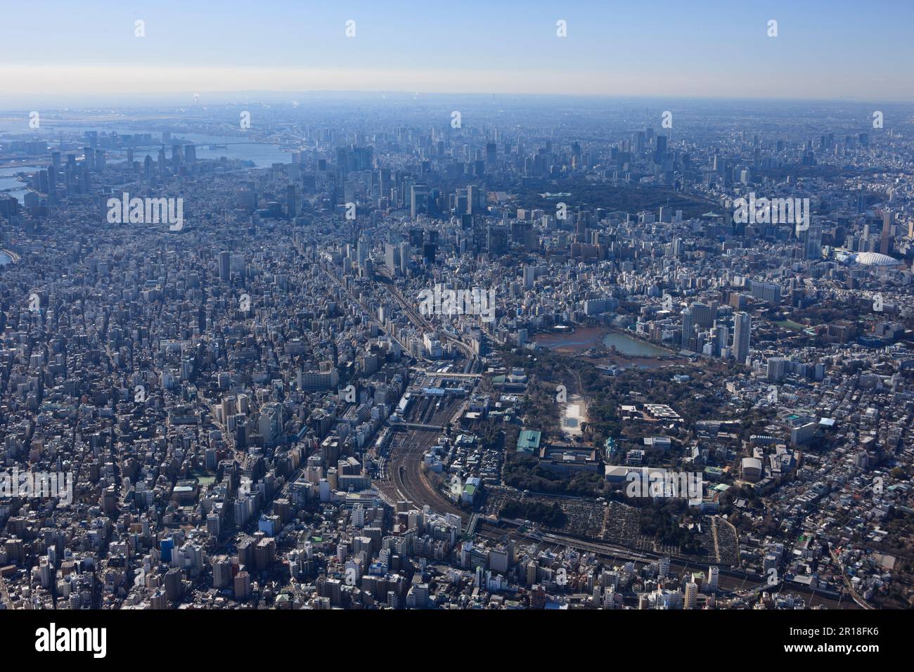 Keisei Ueno Station, Keisei Ueno Station Luftaufnahme von der Nordostseite in Richtung Imperial Palace, Tokyo Station Richtung Stockfoto