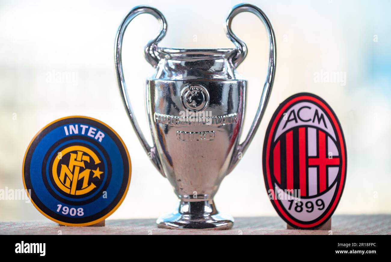 20. April 2023, Moskau, Russland. Embleme der Fußballvereine, die am Halbfinale der Champions League A.C. teilnehmen Mailand und Inter Mailand. Stockfoto 20. April 2023, Moskau, Russland. Embleme der Fußballvereine, die am Halbfinale der Champions League A.C. teilnehmen Mailand und Inter Mailand. Stockfoto
