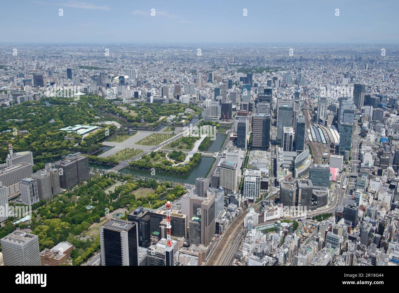 Hibiya Station Luftaufnahme von der Südseite in Richtung Otemachi, Tokyo Imperial Palace Stockfoto