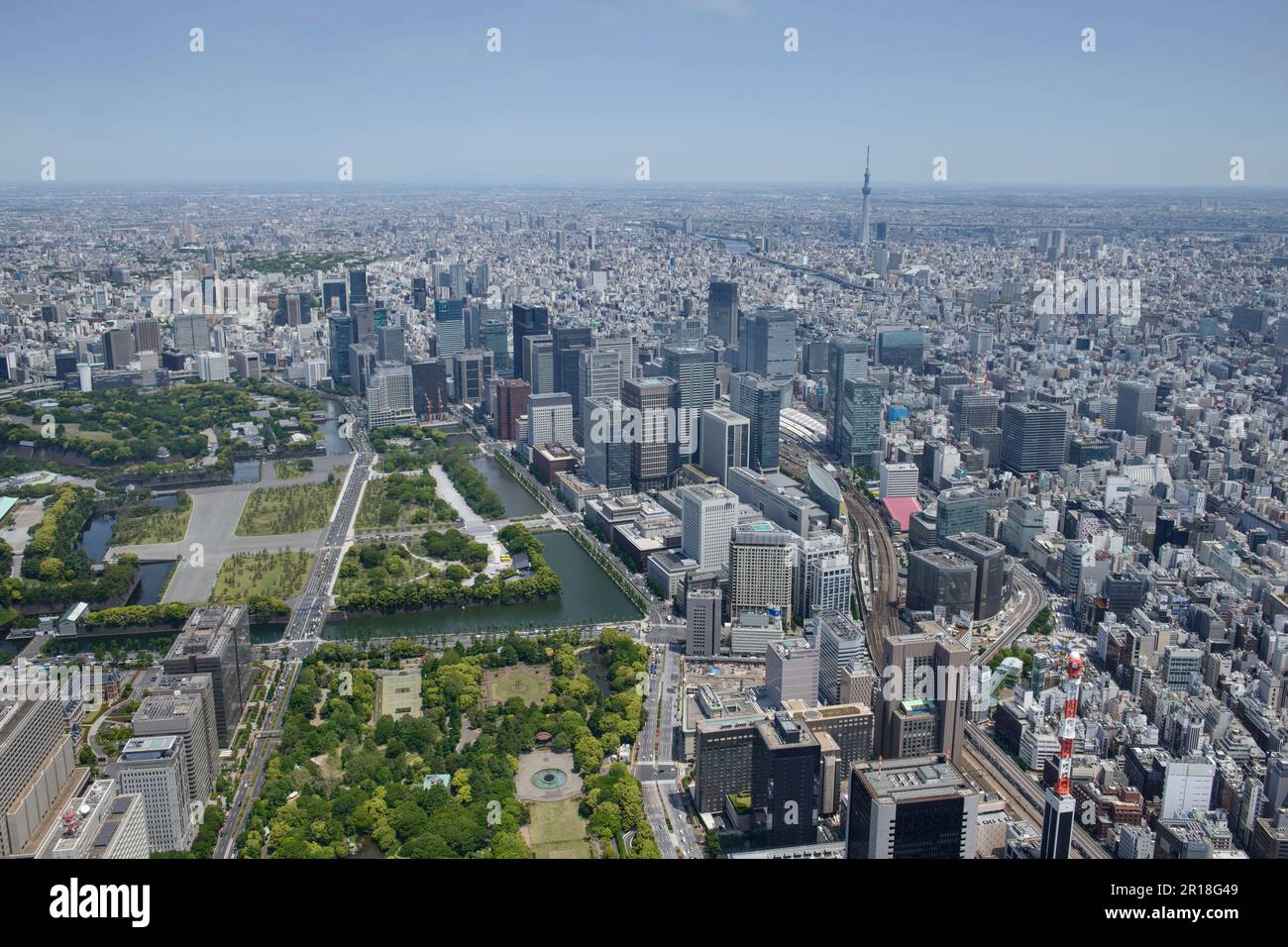 Hibiya Station aus der Vogelperspektive von der Südwestseite in Richtung otemachi, dem Baumturm Stockfoto