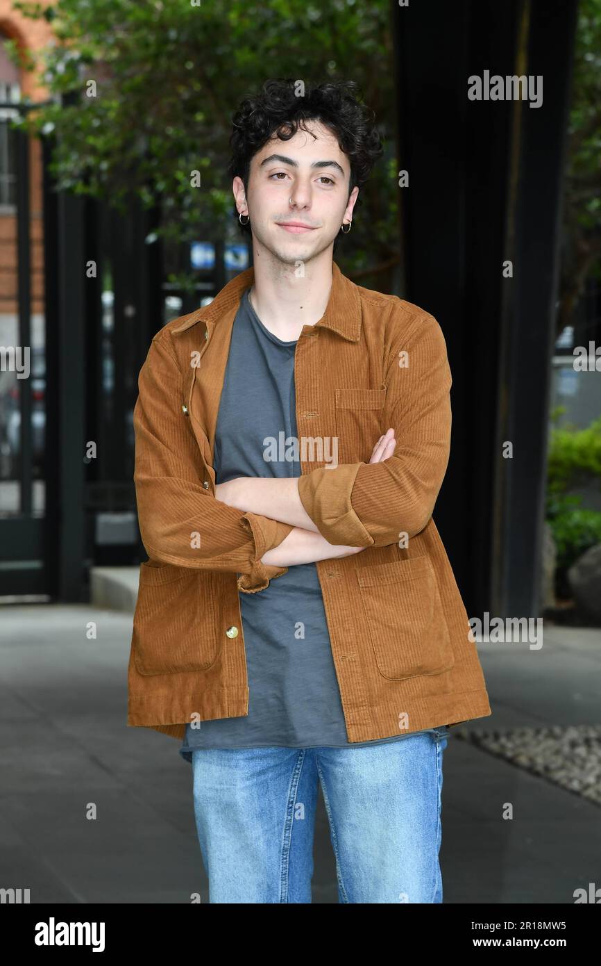 Rom, Italien. 12. Mai 2023. Rom: Viale Mazzini, Hauptsitz Rai. Das Leben mit dem Fotoanruf ist kein Kinderspiel. Auf dem Foto: Luca Geminiani Credit: Independent Photo Agency/Alamy Live News Stockfoto