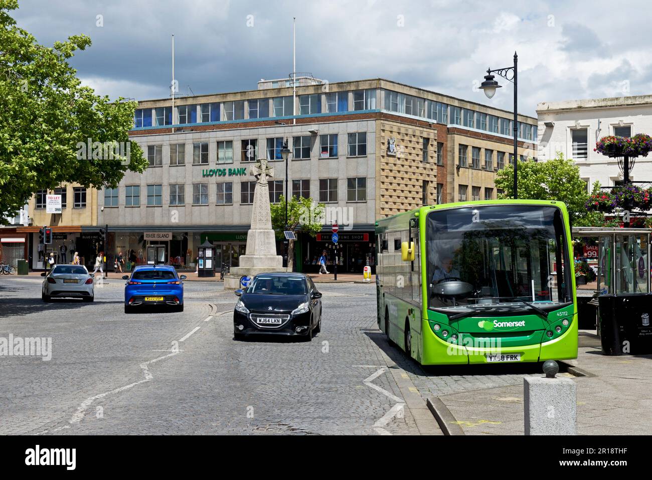 Verkehr im Stadtzentrum, Taunton, Somerset, England, Großbritannien Stockfoto