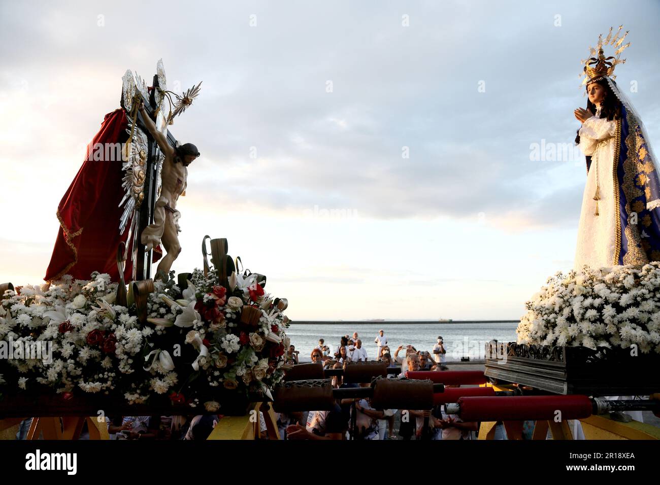 salvador, bahia, brasilien - 1. januar 20223: Seeprozession durch die Gewässer der Allerheiligen-Bucht zu Ehren von Bom Jesus dos Navegantes in Salvador Stockfoto