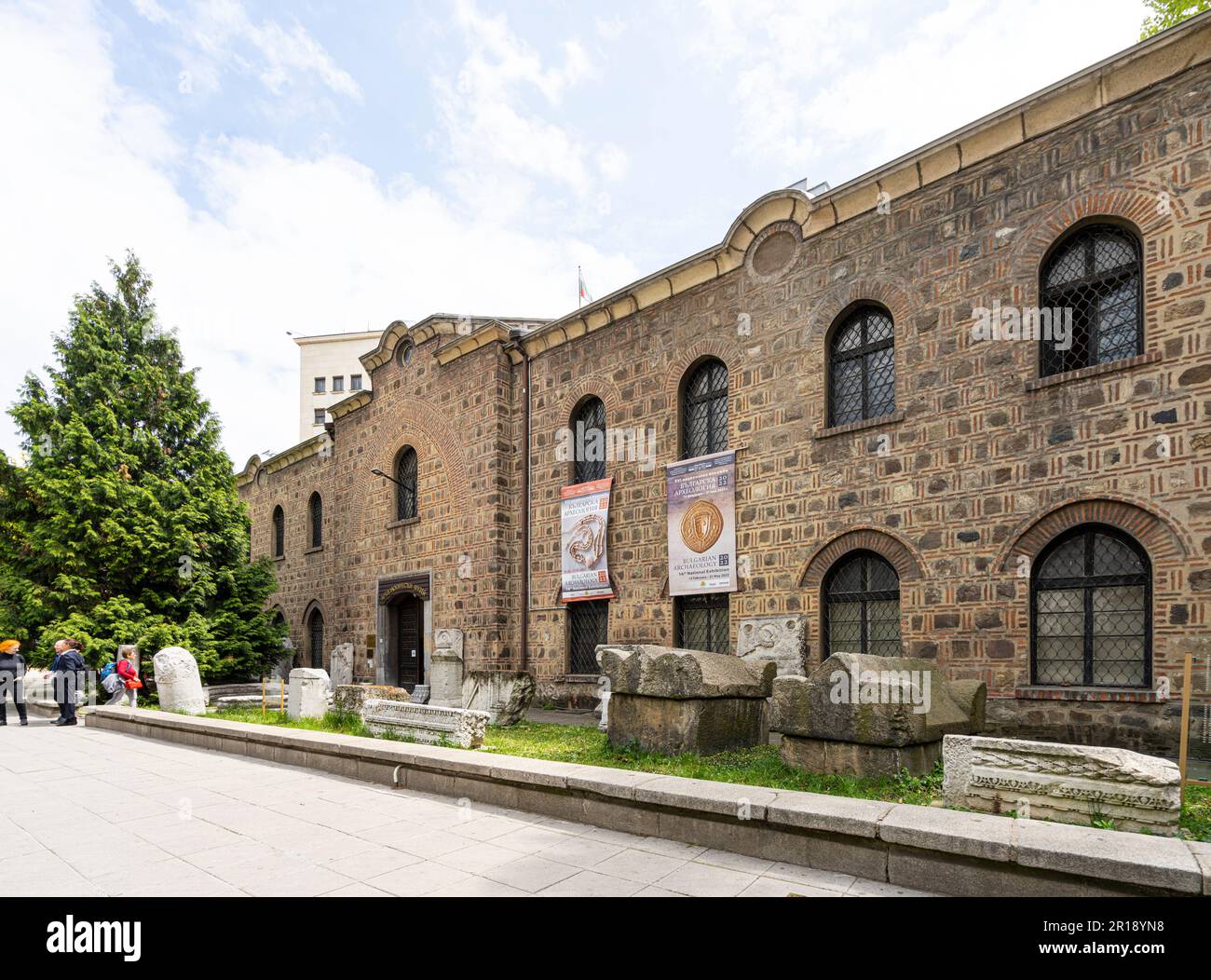 Sofia, Bulgarien. Mai 2023. Außenansicht des Gebäudes des Archäologischen Nationalmuseums im Stadtzentrum Stockfoto