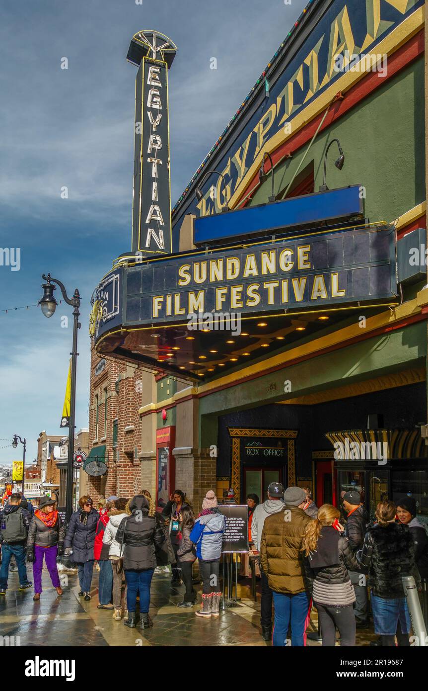 Park City, UT, USA-21. Januar 2016: Besucher treffen sich während des Sundance Film Festivals in einem Kino. Stockfoto