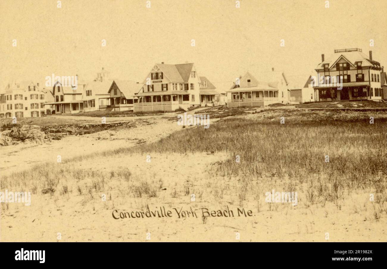 Alte, fotografische Postkarte von Häusern am Concordville Beach in York, Maine c. 1910. Stockfoto