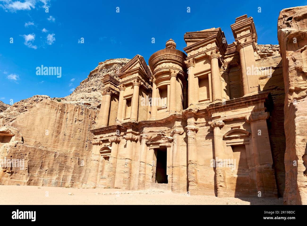 Jordanien. Archäologische Stätte Petra. Ad Deir. Das Kloster Stockfoto