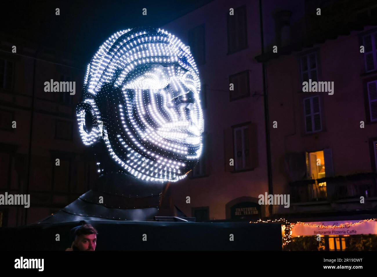 Bergamo, Italien. 18. Februar 2023. Eine allgemeine Übersicht über eine Installation anlässlich der Eröffnung des Festival Light is Life anlässlich des Bergamo Brescia, der italienischen Kulturhauptstadt 2023 in Bergamo am 17. Februar 2023 in Mailand, Italien. (Foto von Alessandro Bremec/NurPhoto)0 Kredit: NurPhoto SRL/Alamy Live News Stockfoto