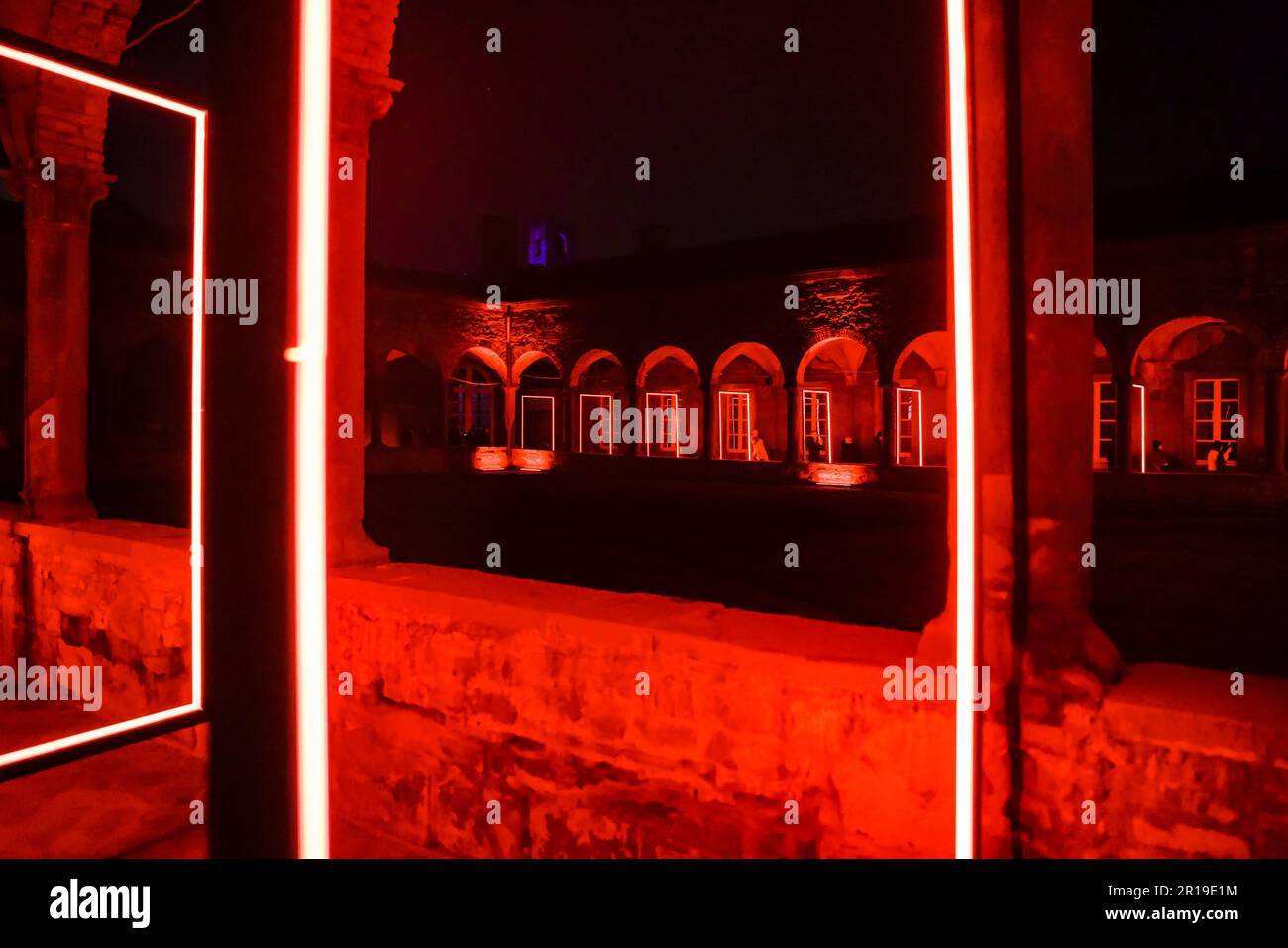 Bergamo, Italien. 18. Februar 2023. Eine allgemeine Übersicht über eine Installation anlässlich der Eröffnung des Festival Light is Life anlässlich des Bergamo Brescia, der italienischen Kulturhauptstadt 2023 in Bergamo am 17. Februar 2023 in Mailand, Italien. (Foto von Alessandro Bremec/NurPhoto)0 Kredit: NurPhoto SRL/Alamy Live News Stockfoto