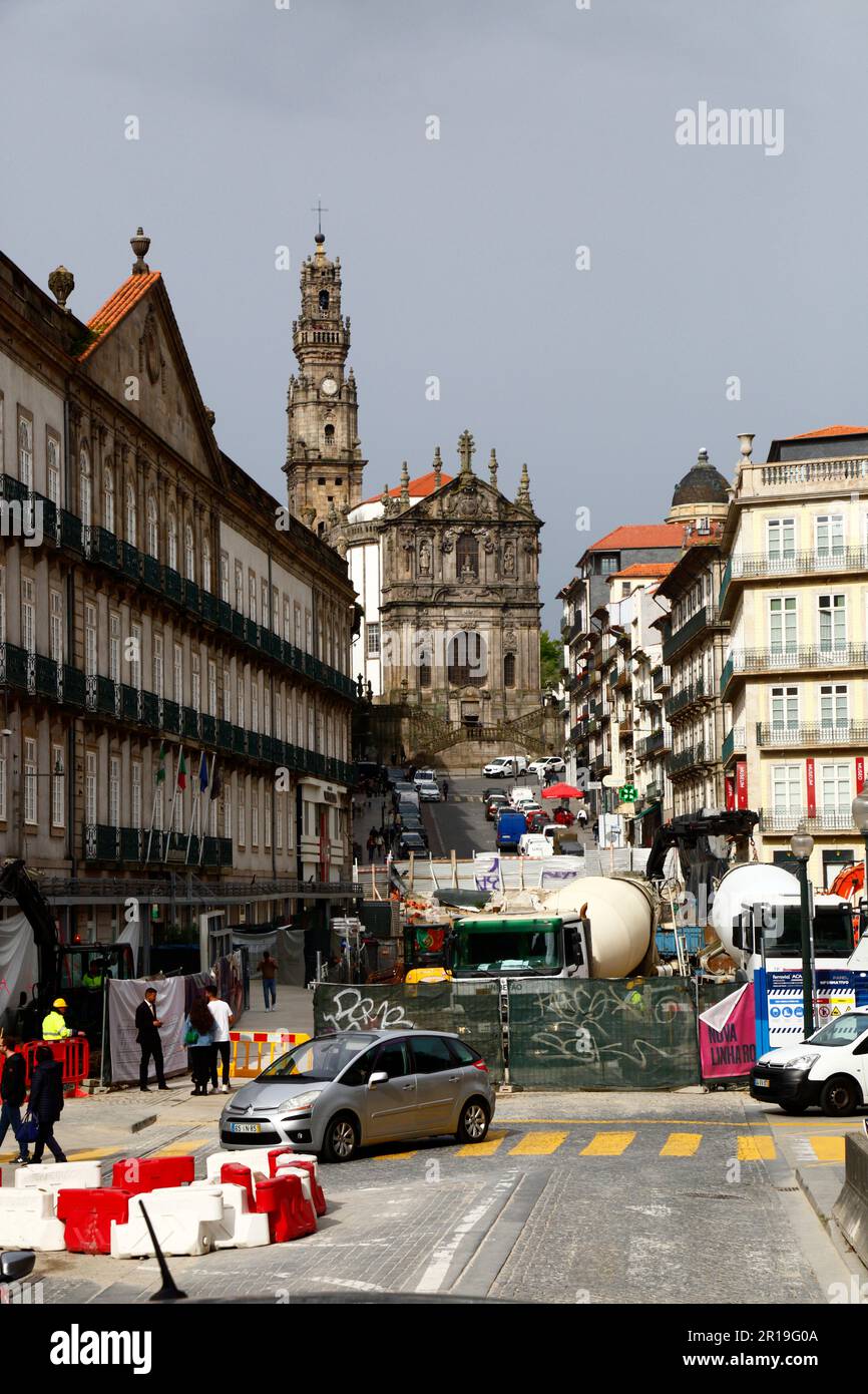 Baustelle für neues Pink Line Metro-Projekt auf der Prada Liberdade neben dem Bahnhof Sao Bento, Porto/Porto, Portugal Stockfoto