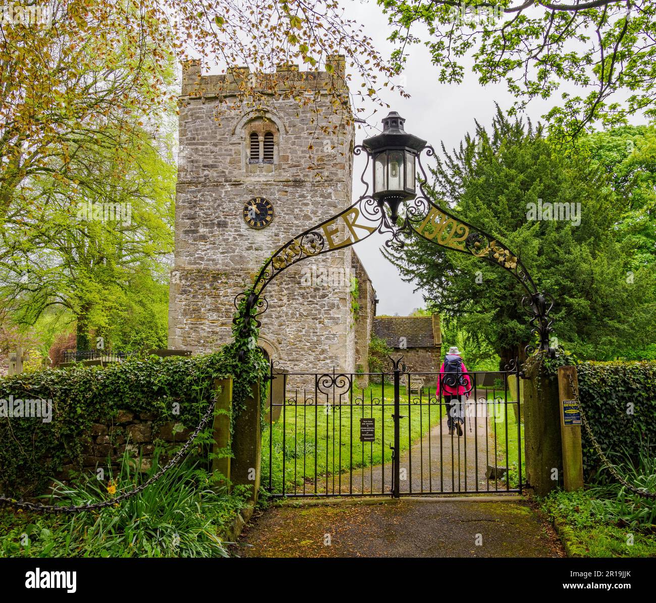 Pfarrkirche St. Leonard's im Dorf Thorpe im Derbyshire Peak District UK Stockfoto