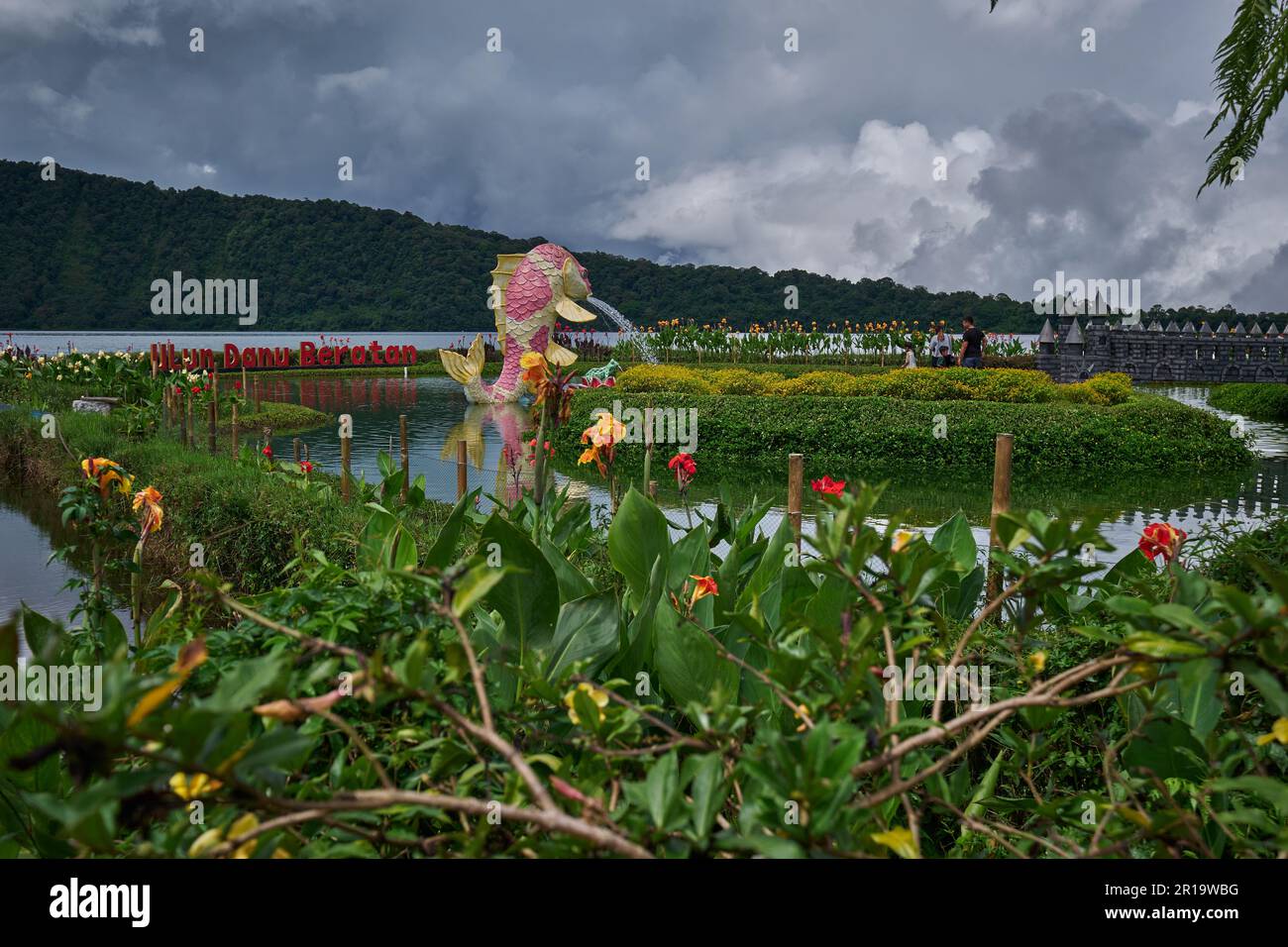 Pura Ulun Danu Beratan (Pura Ulun Danu Bratan oder Pura Bratan ), ein wichtiger Hindu-Shaivite-Tempel in Bali am Ufer des Bratan-Sees . Stockfoto