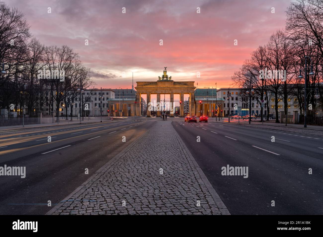 Das Brandenburger Tor ist ein aus dem 18. Jahrhundert neoklassischen Denkmal in Berlin, und eine der bekanntesten Sehenswürdigkeiten Deutschlands. Stockfoto